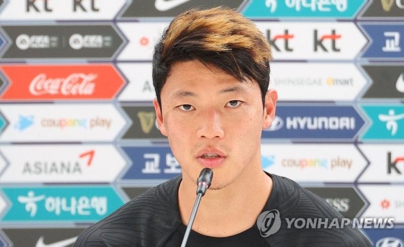 (도하=연합뉴스) 2022 카타르 월드컵 대한민국 축구대표팀 공격수 황희찬이 지난 17일(현지시간) 카타르 도하 알에글라 훈련장에서 오전 훈련을 마친 뒤 인터뷰를 하고 있다.