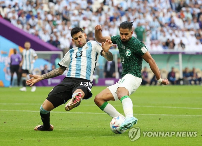(루사일=연합뉴스) 22일(현지시간) 카타르 루사일 스타디움에서 열린 2022 카타르 월드컵 조별리그 C조 1차전 아르헨티나와 사우디아라비아 경기.사우디아라비아의 살리흐 샤흐리가 만회골을 넣고 있다.