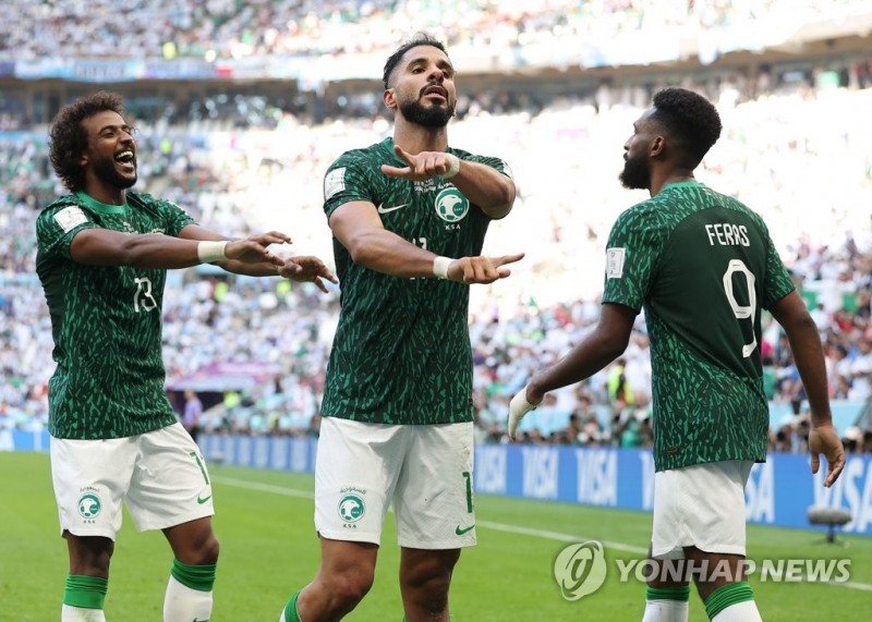 (루사일=연합뉴스) 22일(현지시간) 카타르 루사일 스타디움에서 열린 2022 카타르 월드컵 조별리그 C조 1차전 아르헨티나와 사우디아라비아 경기. 사우디아라비아의 살리흐 샤흐리가 만회골을 넣은 뒤 기뻐하고 있다.