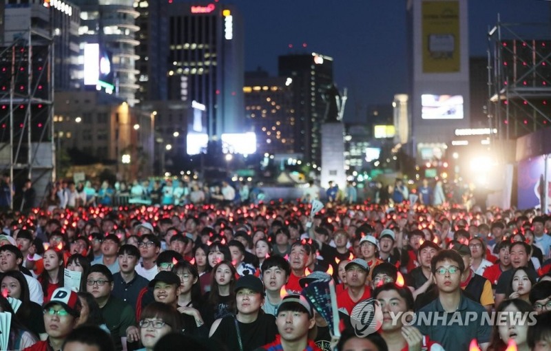 '붉은 악마'의 광화문광장 거리응원[연합뉴스 자료사진]