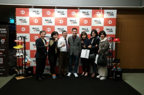 워크도니 권동혁 회장(좌측으로부터 3번째)