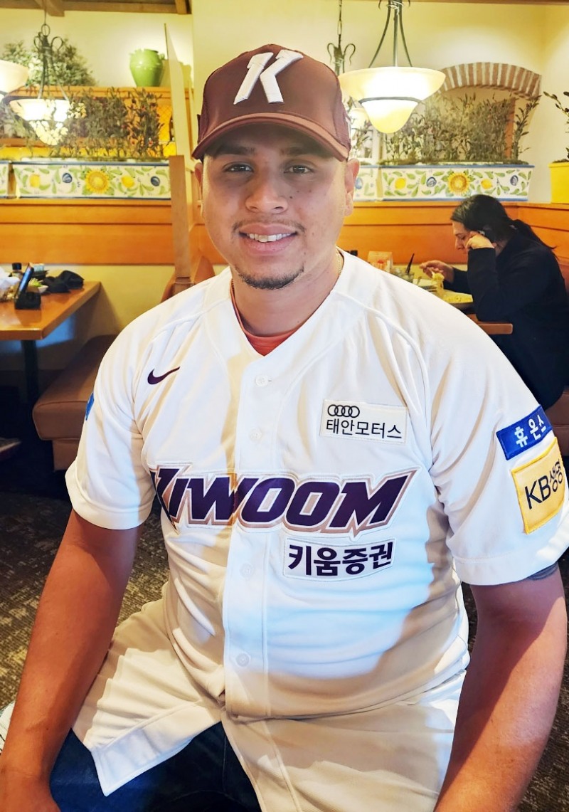 키움 히어로즈, 40만달러 최저연봉의 타일러 애플러 대체 외국인투수로 아리엘 후라도 100만 달러에 영입
