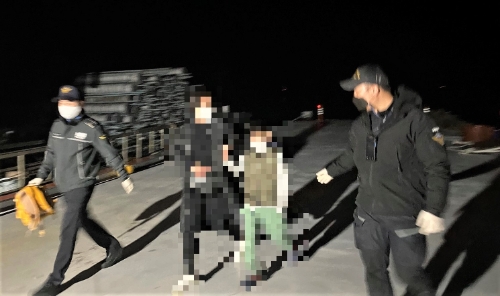목포해경이 한밤중 급성 장염 증세를 보인 섬마을 아이를 육지로 이송했다 (사진제공 = 목포해양경찰서)