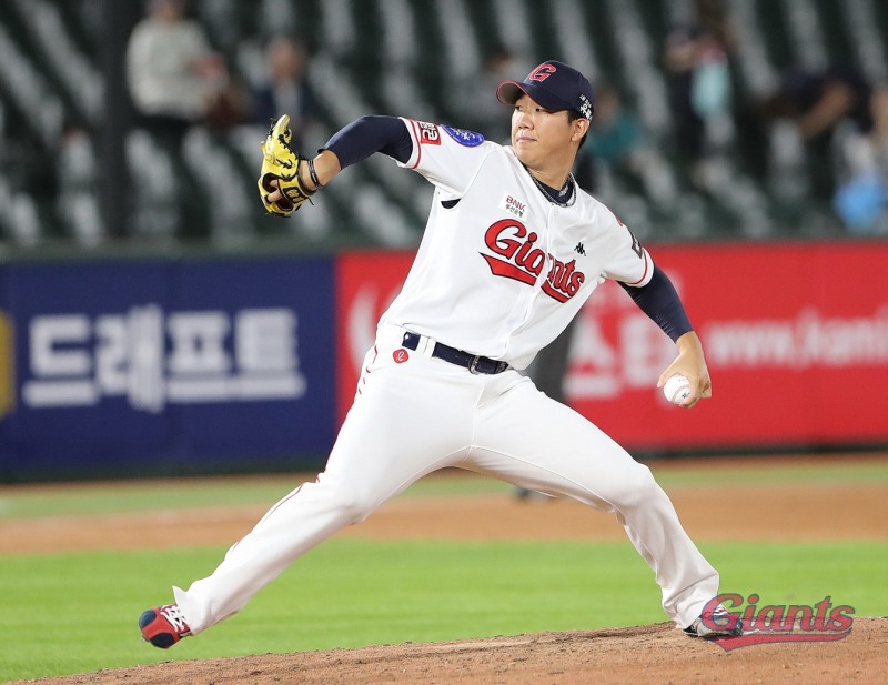 '필요에 따라 선발로 활용할 수 있는 투수다" LG 트윈스, 유강남 보상 선수로 좌완 김유영 지명