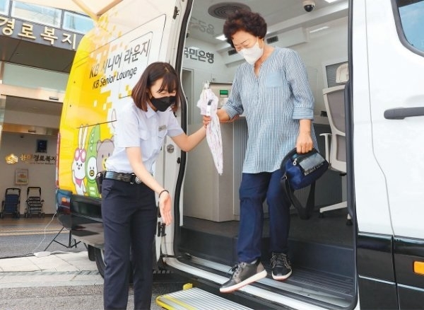 ‘금융소외 해소 노력’ KB국민은행, ‘2022 한국의 소비자보호지수(KCPI)’ 금융소비자 보호 우수기업 선정