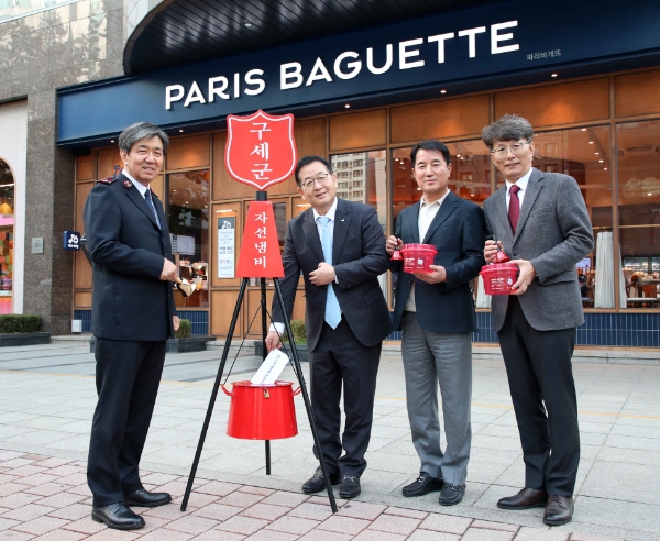 왼쪽부터_장만희 한국구세군 사령관, 이명욱 ㈜파리크라상 대표이사, 박갑용 ㈜파리크라상 노동조합위원장, 장인문 파리바게뜨 가맹점주협의회장 / 사진 제공 : 파리바게뜨