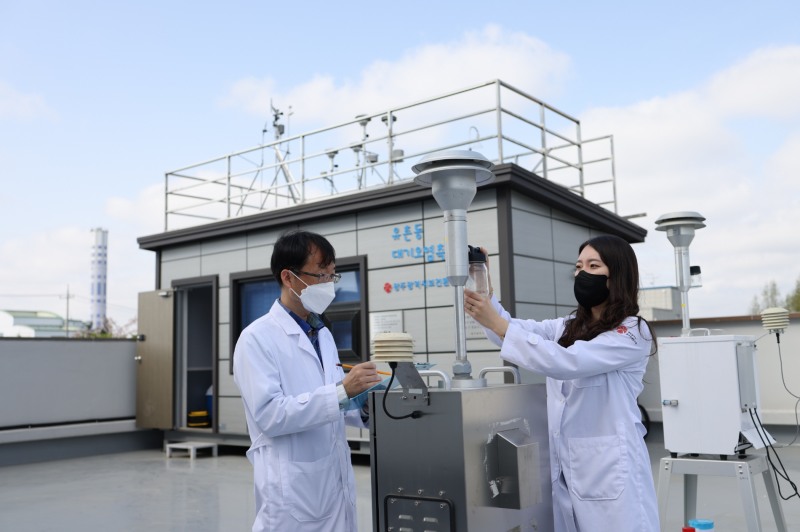 보건환경연구원 미세먼지 측정 모습 (사진제공 = 광주광역시)