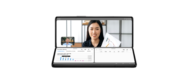 갤럭시 Z 폴드4에서 사용가능한 IBM iX와 금융사가 개발한 솔루션 활용 이미지. (사진 = 삼성전자 제공)