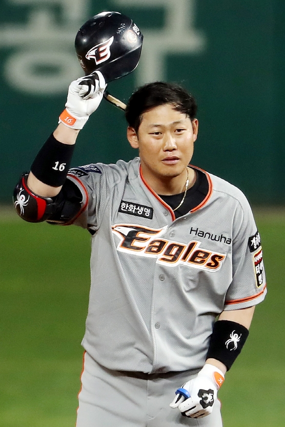 음주운전 면허정지의 하주석(한화)은 70경기, 음주운전에 접촉사고 김기환(NC)은 90경기 출장정지 징계