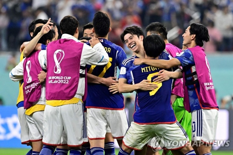 일본이 스페인에 역전승을 거두며 '조 1위'로 2022 카타르 월드컵 16강에 진출했다.[사진=연합뉴스]