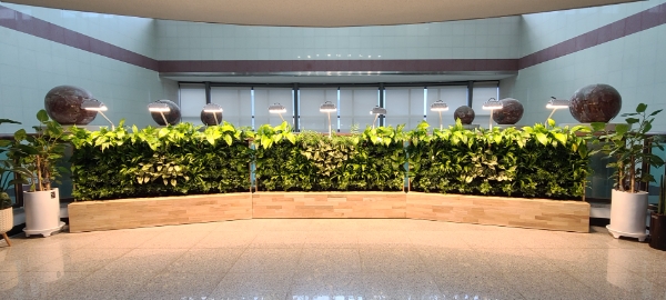 공공시설 이용자들을 위한 '스마트 가든' 조성 모습 (사진제공 = 진도군)