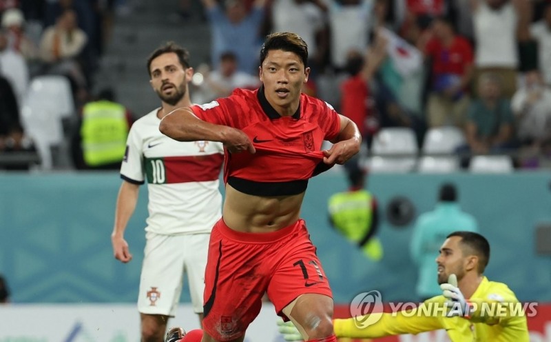 (알라이얀=연합뉴스)  3일 오전(한국시간) 카타르 알라이얀의 에듀케이션 시티 스타디움에서 열린 2022 카타르 월드컵 조별리그 H조 3차전 대한민국과 포르투갈 경기. 황희찬이 역전골을 넣고 세리머니를 하고 있다.