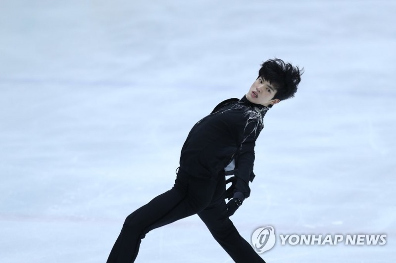 (의정부=연합뉴스) 4일 의정부실내빙상장에서 열린 2022 전국남녀 피겨스케이팅 회장배 랭킹 대회 및 국가대표 1차 선발전 남자 프리 스케이팅에서 차준환(고려대)이 연기를 펼치고 있다.