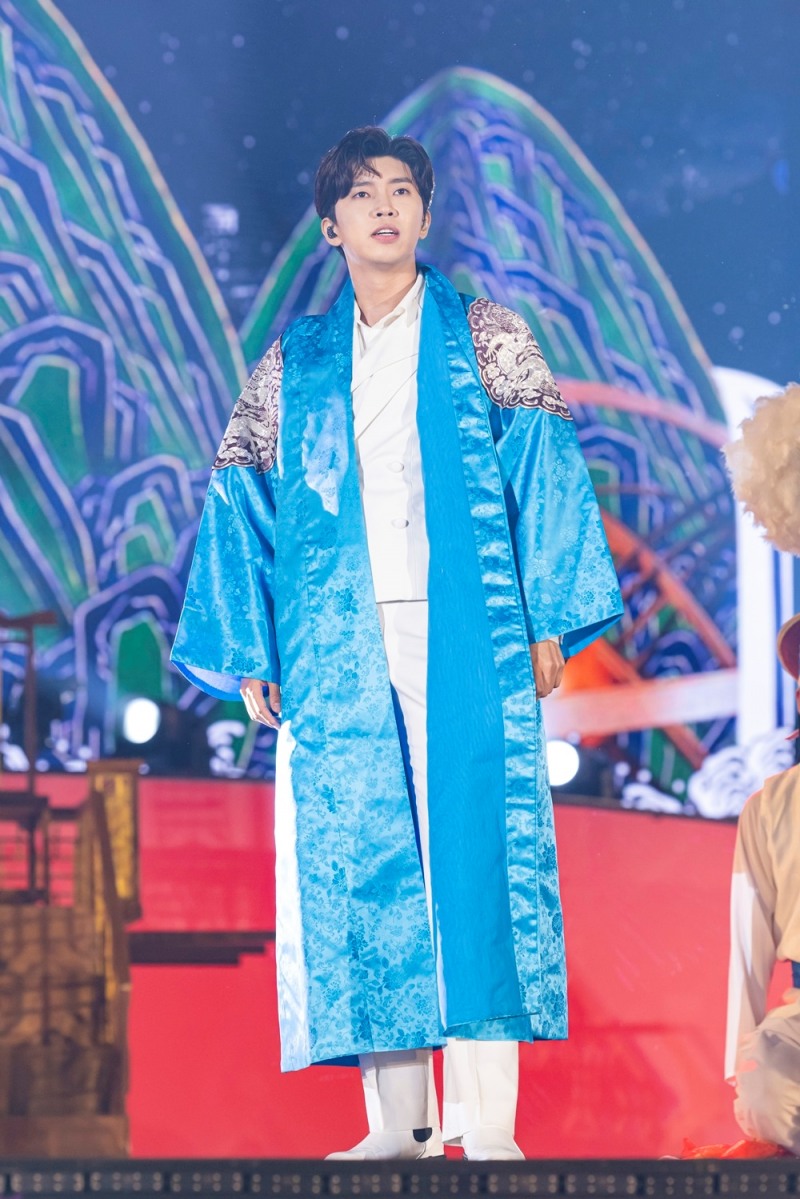 임영웅, 부산서도 하늘색 빛 물결…연속, 감탄 힐링X위로 선물