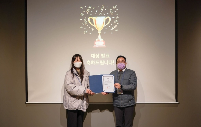 최우수팀에 선정된 ‘휴먼인섹트팀이 기념촬영을 하고 있다.