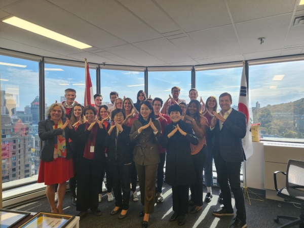 사진=인코칭과 SuccessFinder사 파트너십 체결 단체 사진