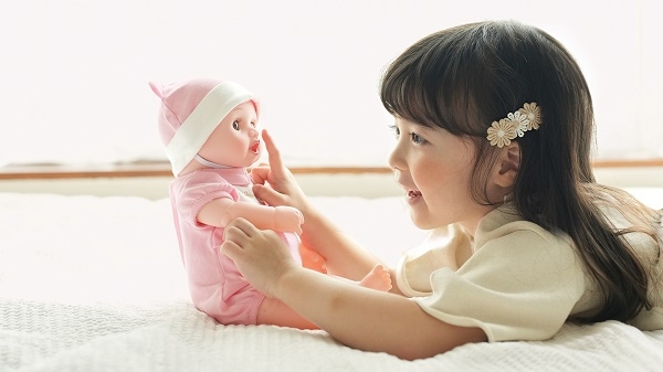 원앤원, 우유먹고 옹알이하는 아기인형 코코 출시