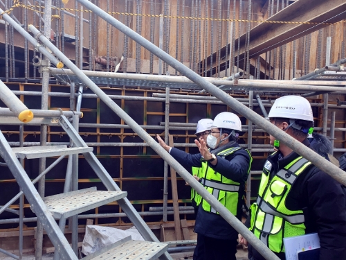 이병호 농어촌공사 사장은 6일 경남 함안군 대산면 장암지구 배수개선사업현장을 불시점검했다. / 사진 제공 : 농어촌공사