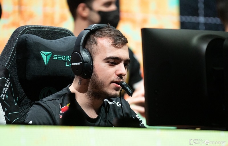 '플래키드' 빅토르 리롤라.