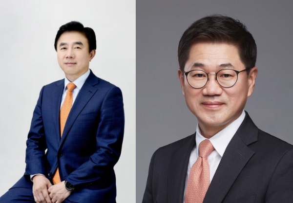 전영묵 삼성생명 대표이사 사장(왼쪽)과 박종문 신임 삼성생명 자산운용부문 사장. / 연합뉴스