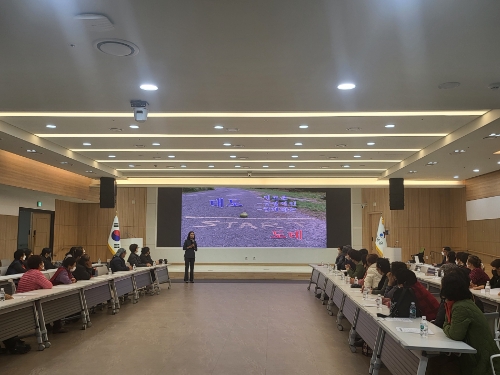 해남매일시장 친절위생 교육 모습 (사진제공 = 해남군)