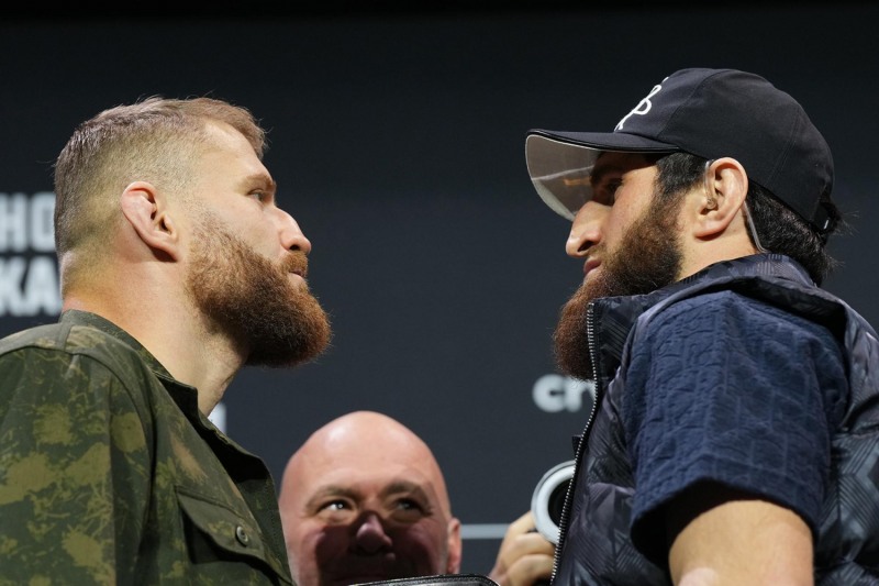 미디어데이에서 만난 블라코비치(왼쪽)와 안칼라예프(사진=UFC)