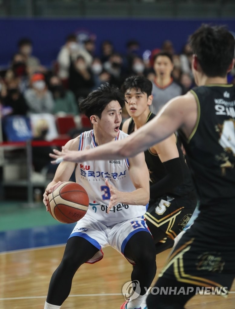 (대구=연합뉴스) 11일 오후 대구체육관에서 열린 2022-2023 SKT 에이닷 프로농구 정규리그 대구 한국가스공사와 안양 KGC의 경기. 대구 한국가스공사 우동현이 돌파를 시도하고 있다.