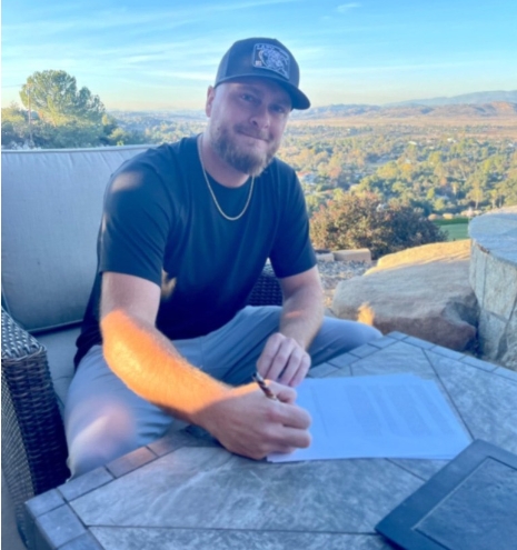 kt는 3년 동안 팀의 버팀목이 됐던 데스파이네의 대체로 보 슐서를 75만달러로 영입했다.