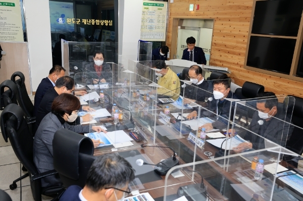 지난 8일 열린 완도군 산림복지단지 조성 사업 용역 착수 보고회 모습 (사진제공 = 완도군)