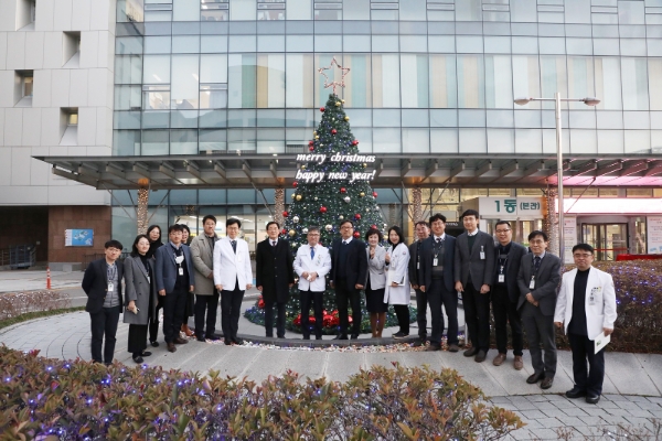 지난 6일 사랑과 희망 크리스마스 트리 점등식 모습 (사진제공 = 전남대병원)