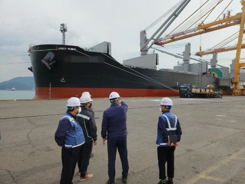 여수해경과 관계기관이 항만구역 점검을 하고있다 (사진제공 = 여수해양경찰서)