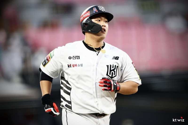 2021시즌까지만해도 이정후와 라이벌 구도를 형성했던 강백호는 올해 두 차례 큰 부상이 발목을 잡으면서 존재감이 희미해졌다.