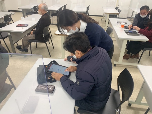 한국공학기술연구원, 거제종합사회복지관서 키오스크 무상교육