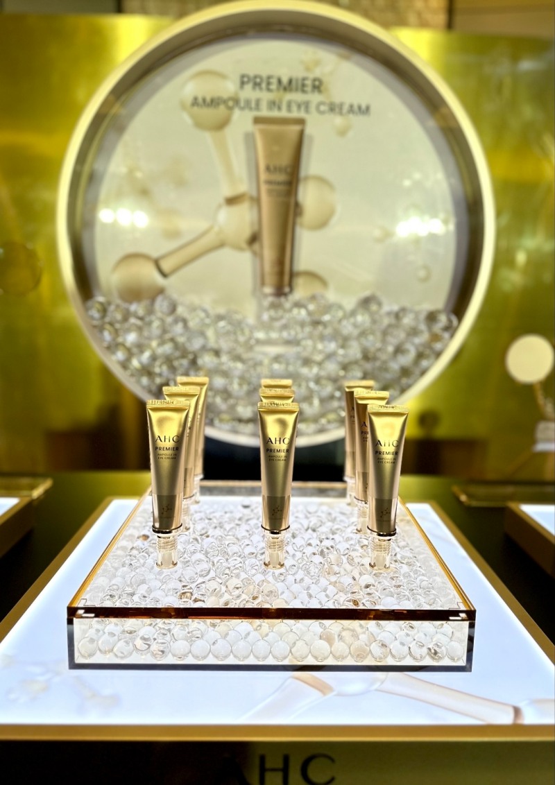신제품 AHC 프리미어 앰플 인 아이크림. 사진=AHC제공
