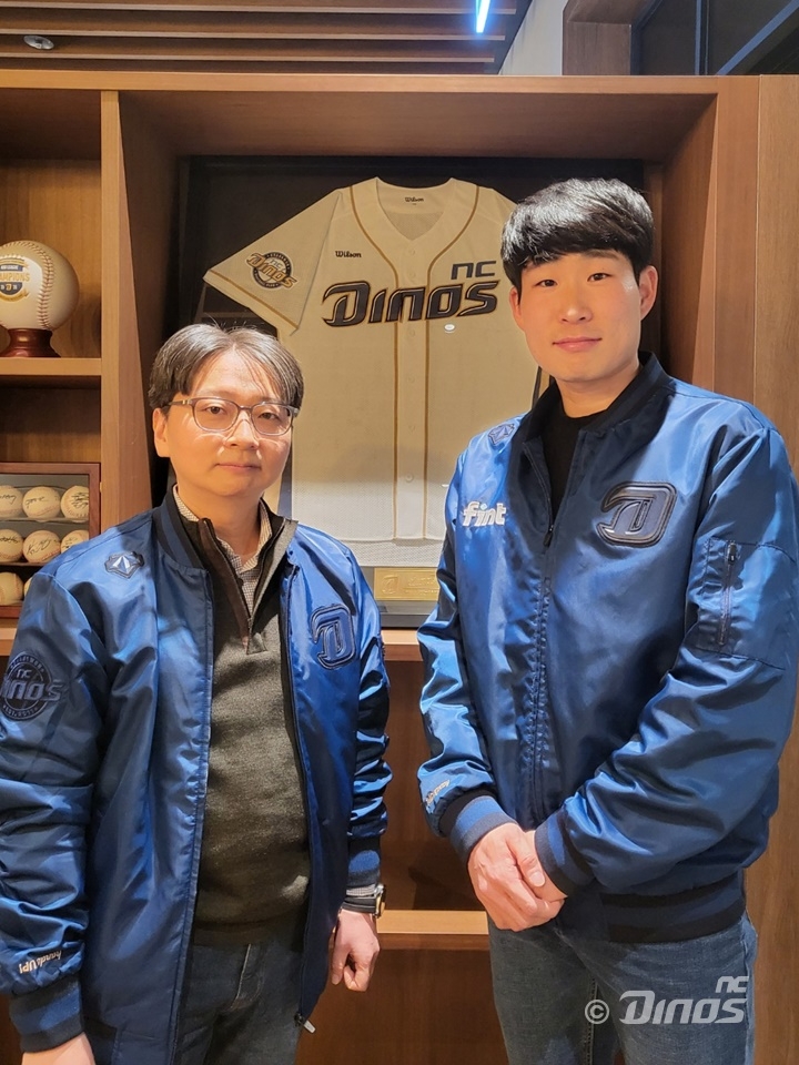 '첫 승, 첫 완투, 첫 신인상의 중요한 순간을 함께 한 투수' NC다이노스, FA 이재학과 2+1년에 총액 9억원으로 계약…총 FA 21명 가운데 15명 계약 마쳐