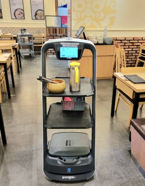 이연에프엔씨, 퇴식용 로봇 시범 도입