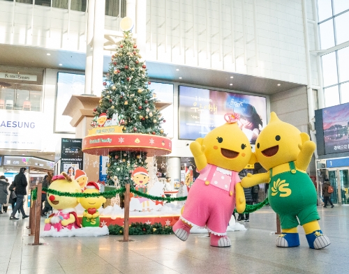 서울역에 설치된 구도일 트리 / 사진 제공 = S-OIL