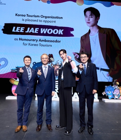 왼쪽부터 양경수 공사 쿠알라룸푸르지사장, 여승배 주말레이시아 대한민국 대사관 대사, 이재욱 홍보대사, 유진호 공사 관광상품실장 / 사진 제공 = 한국관광공사