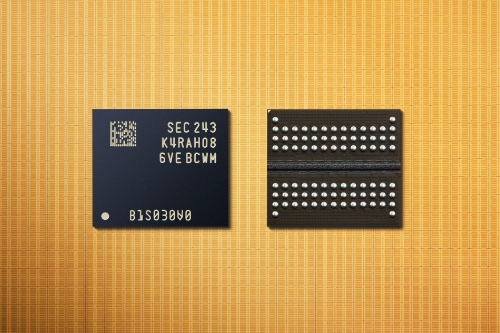 삼성전자가 개발한 업계 최선단 12나노급 16Gb DDR5 D램 / 사진 제공 = 삼성전자