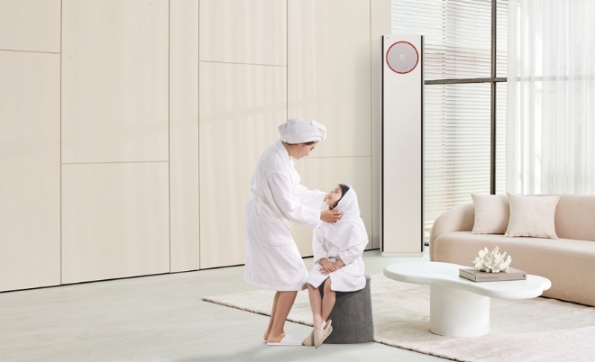 LG전자는 날씨 변화에 맞춰 일년 내내 사용하는 ‘휘센 사계절에어컨’ 신제품을 22일 출시한다고 21일 밝혔다. 신제품은 차별화된 냉방 성능과 온풍, 청정, 제습 기능을 모두 갖춰 사계절 내내 편리하게 사용할 수 있다. (사진 = LG전자 제공)