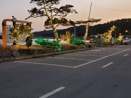 무안군 해제면에 설치 된 크리스마스 조명 (사진제공 = 무안군)