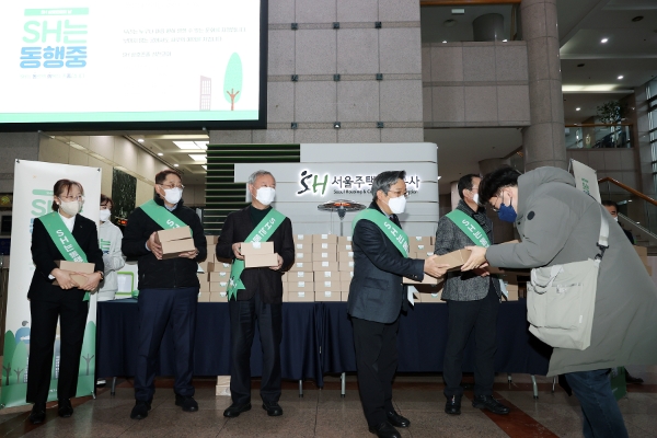 ‘SH는 동행중’ 출근맞이 행사 모습 / 사진 제공 : SH