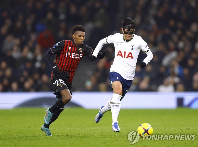 손흥민 '안면 보호대' 착용 출전…토트넘, 니스와 친선전 1-1 무승부