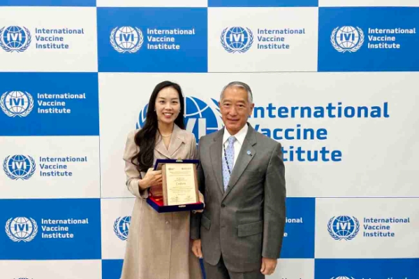 코리아나 화장품, IVI 국제백신연구소에 백신 개발 후원금 기부 (사진=코리아나 화장품)