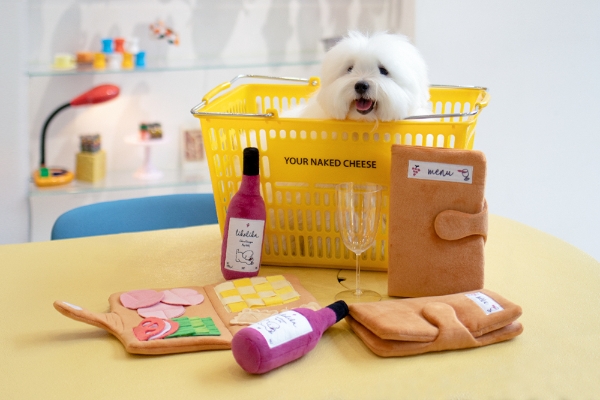 리카리카·유어네이키드치즈, 반려견 ‘와인 파티 장난감’ 출시