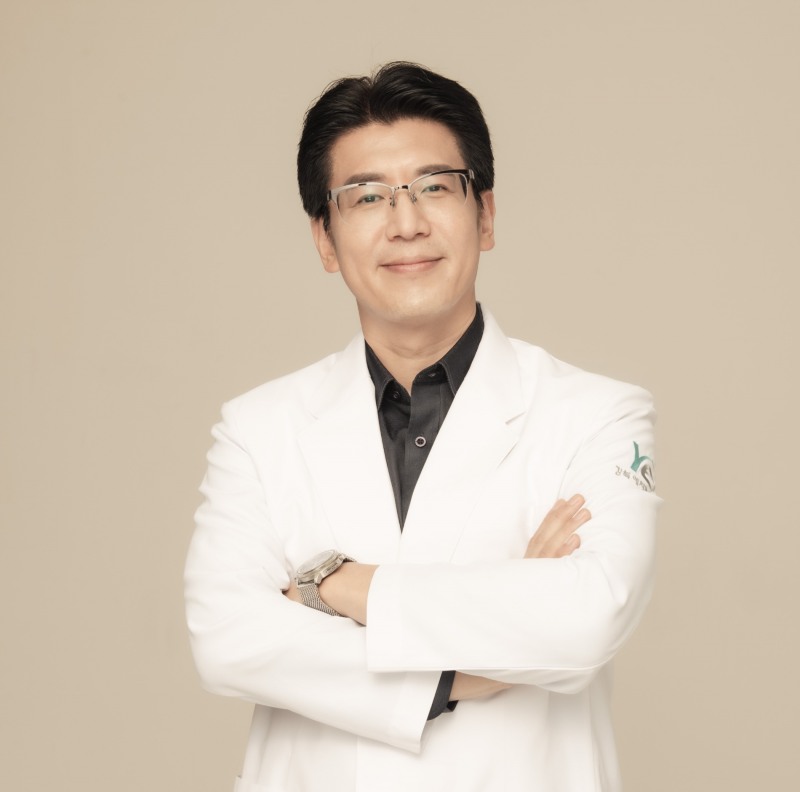 임플란트 한번 식립하면 끝? 치과 정기 검진 놓치지 말아야