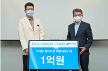 도미노피자 오광현 회장(오른쪽)과 삼성서울병원 김희철 기획총괄