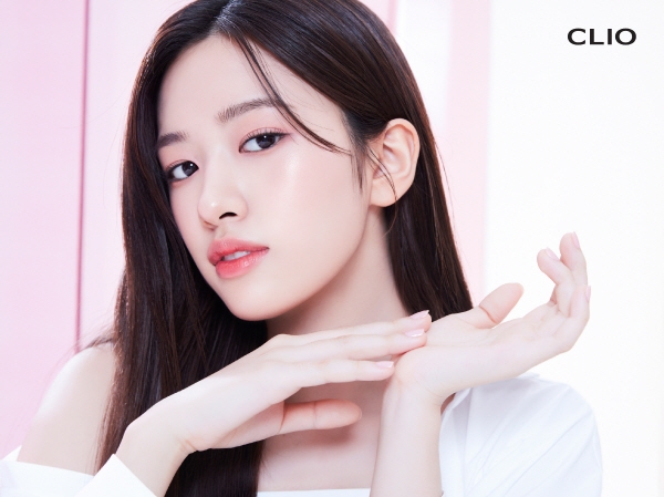 클리오, 브랜드 앰버서더 아이브 안유진과 신제품 ‘킬커버 메쉬글로우 쿠션’ 런칭 화보 공개