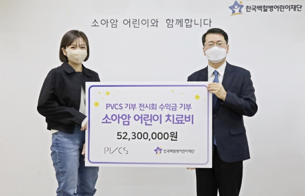 전달식에 참여한 (왼쪽부터) PVCS 백종민 대표, 한국백혈병어린이재단 서선원 사무총장 / 사진 제공 : 백혈병어린이재단