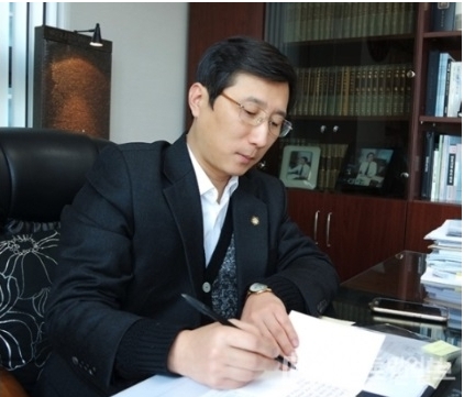 이혼 상간녀 소송, 확실한 증거수집으로 위자료 받아내야